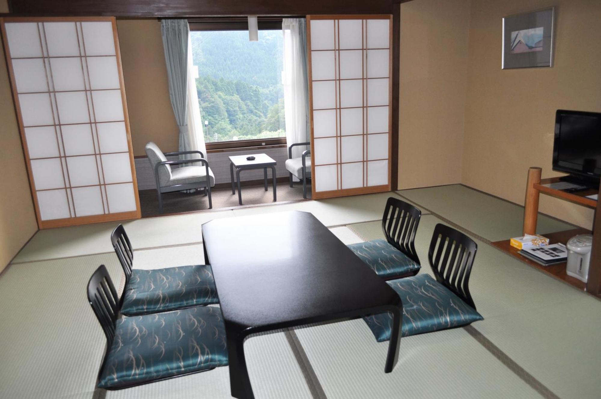 Tateyama Kokusai Hotel Toyama Station Rum bild